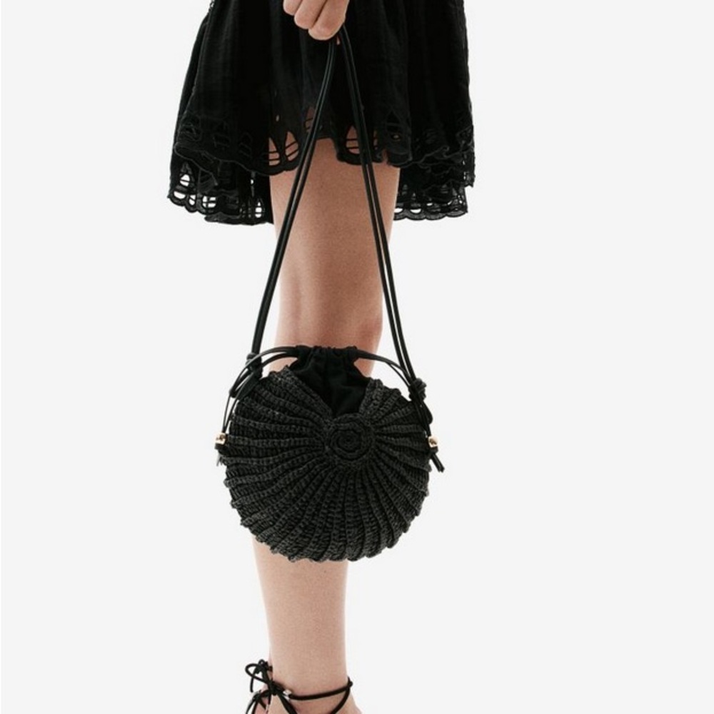 H&M (SOLD OUT on H&M) Black woven shell purse